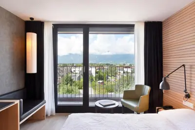 Ein allgemeiner Bergblick oder ein Berglick von des Hotels aus