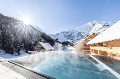 Ein allgemeiner Bergblick oder ein Berglick von des Hotels aus