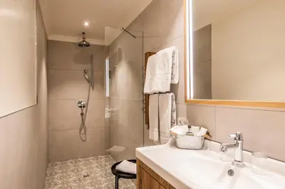 Ein Badezimmer in der Unterkunft Berghaus Schröcken - Hotel Apartments Spa