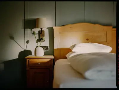 Ein Bett oder Betten in einem Zimmer der Unterkunft Hirschen - Fine Hotel, Restaurant & Spa