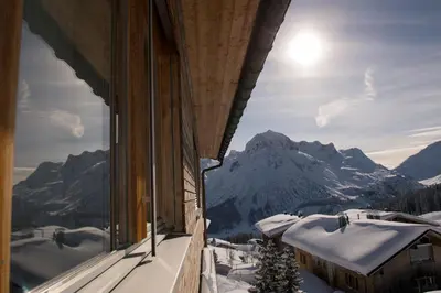 Ein allgemeiner Bergblick oder ein Berglick von der Ferienwohnung aus