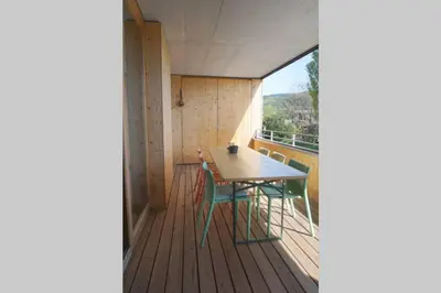 Ein Balkon oder eine Terrasse in der Unterkunft Terrassenwohnung in prämierter Wohnanlage