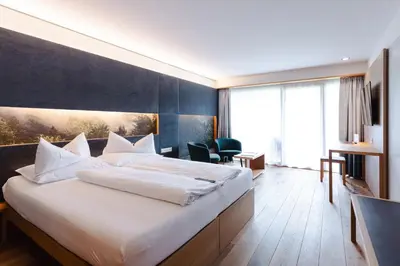 Ein Bett oder Betten in einem Zimmer der Unterkunft Sonne Mellau - Feel good Hotel