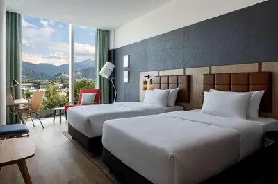 Ein Bett oder Betten in einem Zimmer der Unterkunft Four Points by Sheraton Panoramahaus Dornbirn