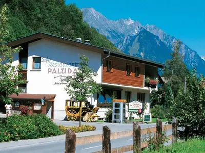 Ein allgemeiner Bergblick oder ein Berglick von der Pension aus