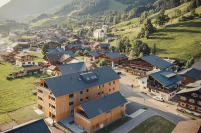 Ein allgemeiner Bergblick oder ein Berglick von des Ferienhauses aus