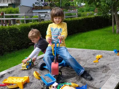 Kinder, die in der Unterkunft Ferienbauernhof Moosbrugger übernachten