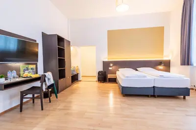 Ein Bett oder Betten in einem Zimmer der Unterkunft JUFA Hotel Bregenz