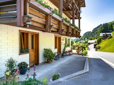 Ein allgemeiner Bergblick oder ein Berglick von der Ferienwohnung aus