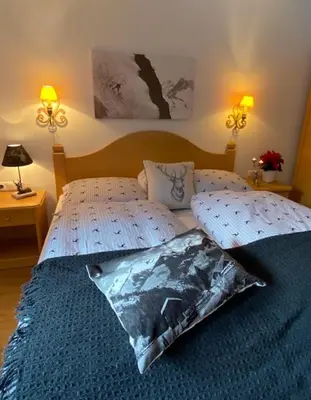 Ein Bett oder Betten in einem Zimmer der Unterkunft Landhaus Alpenland