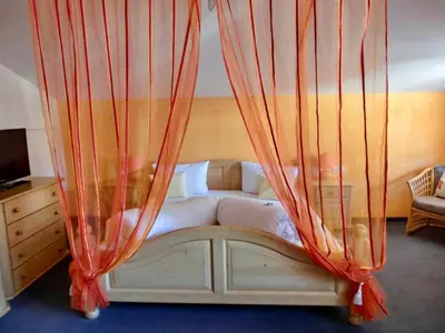 Ein Bett oder Betten in einem Zimmer der Unterkunft Haus Kristall Ferienwohnungen