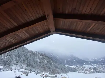 Ein allgemeiner Bergblick oder ein Berglick von der Ferienwohnung aus