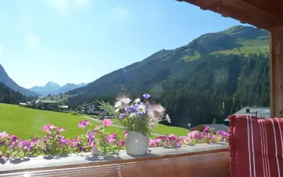 Ein allgemeiner Bergblick oder ein Berglick von der Ferienwohnung aus