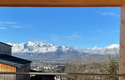 Ein allgemeiner Bergblick oder ein Berglick von der Ferienwohnung aus