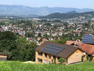 Ein allgemeiner Bergblick oder ein Berglick von der Ferienwohnung aus