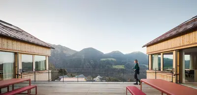 Ein allgemeiner Bergblick oder ein Berglick von des Ferienhauses aus