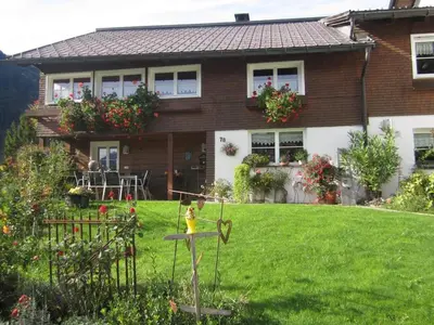 Ein Garten an der Unterkunft Ferienwohnung Helma