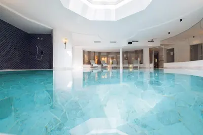 Der Swimmingpool an oder in der Nähe von Lech Valley Lodge
