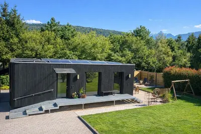 Ein allgemeiner Bergblick oder ein Berglick von des Ferienhauses aus
