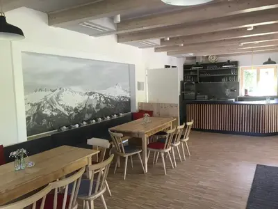 Ein Restaurant oder anderes Speiselokal in der Unterkunft Ferienwohnung Morgentau am Rande der Wildnis