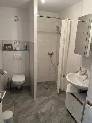 Ein Badezimmer in der Unterkunft Schöne Wohnung in ruhiger Lage mit Garten.