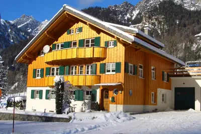 Ein allgemeiner Bergblick oder ein Berglick von der Ferienwohnung aus