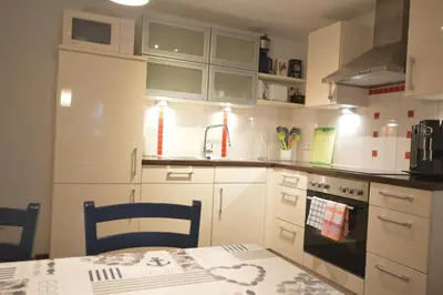 Küche/Küchenzeile in der Unterkunft Ferienwohnung Glusavinahüsle