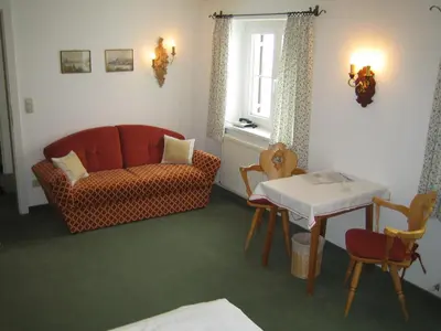 Ein Sitzbereich in der Unterkunft Haus Dr. Küng