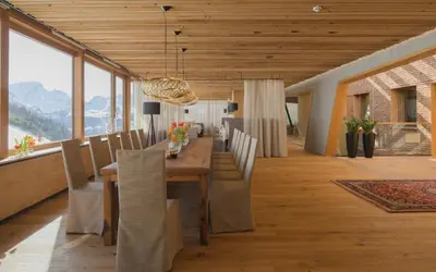 Ein allgemeiner Bergblick oder ein Berglick von des Hotels aus