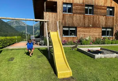 Ein Garten an der Unterkunft Haus Helga