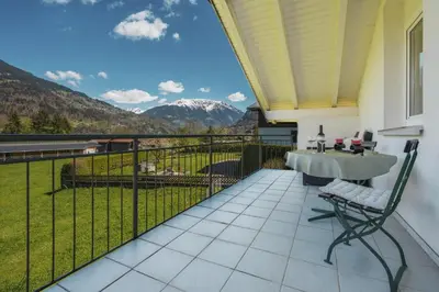 Ein allgemeiner Bergblick oder ein Berglick von der Ferienwohnung aus