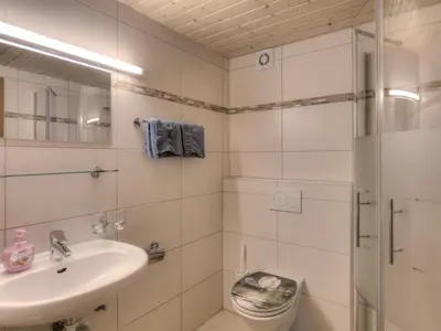 Ein Badezimmer in der Unterkunft Haus Ricarda