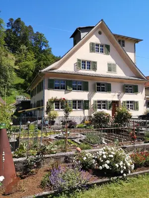 Ein Garten an der Unterkunft Alte Mühle