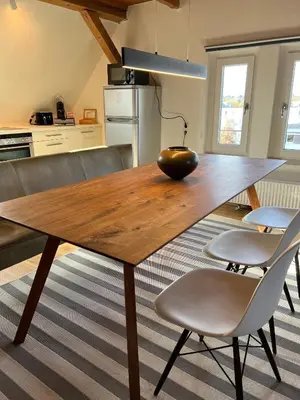 Küche/Küchenzeile in der Unterkunft CROWN LIVING Wohlfühl Loft Bregenz - Loft nahe Bodensee, Boxspringbett, Küche, zentrumsnah, ideal für Feriengäste und Geschäftsreisende