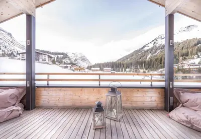 Ein allgemeiner Bergblick oder ein Berglick von des Chalets aus