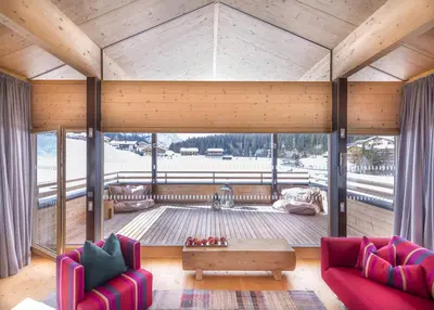 Ein Sitzbereich in der Unterkunft Design Chalets Lech