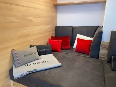 Ein Sitzbereich in der Unterkunft Dahoam - neue Ferienwohnung mit Kamin und Sauna