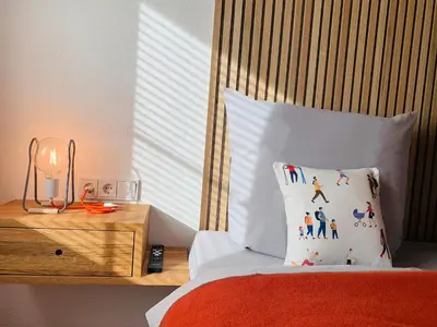 Ein Bett oder Betten in einem Zimmer der Unterkunft Dorf(er)leben Ferienwohnung im Kleinwalsertal