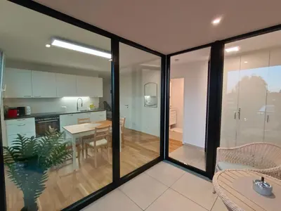 Küche/Küchenzeile in der Unterkunft Neu erstellte Wohnung mit Balkon in Hard