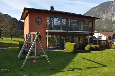 Ein allgemeiner Bergblick oder ein Berglick von des Bed & Breakfasts aus