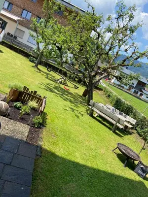 Ein Garten an der Unterkunft Ines Ferienwohnung