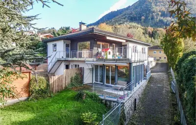 Ein allgemeiner Bergblick oder ein Berglick von der Ferienwohnung aus
