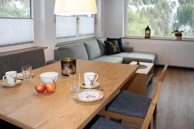 Ein Sitzbereich in der Unterkunft alpenHIRSCH - Ferienwohnungen