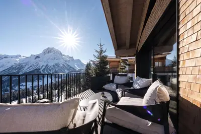 Ein allgemeiner Bergblick oder ein Berglick von des Chalets aus