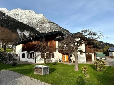 Ein allgemeiner Bergblick oder ein Berglick von der Ferienwohnung aus