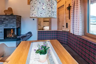 Ein Sitzbereich in der Unterkunft Pfefferkornhütte