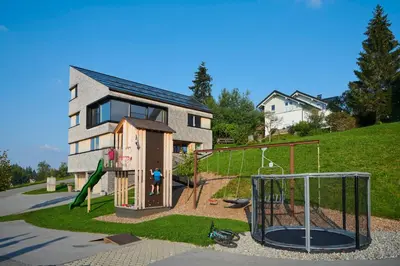 Das Gebäude in dem sich die Ferienwohnung befindet